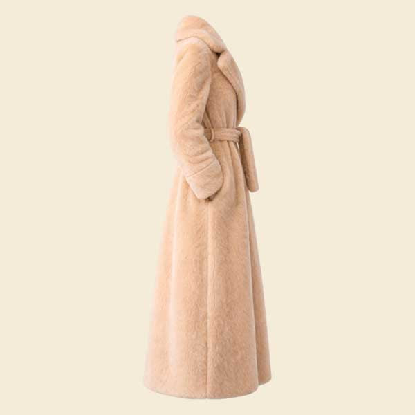 Plush winter coat for women with wide collar
