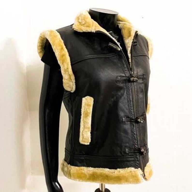 Premium women's winter vest in genuine sheepskin with integrated faux fur hooded design