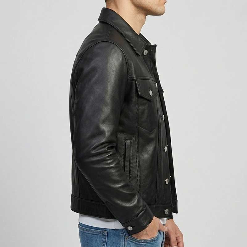Classic black trucker jacket in sheepskin leather with two outer and two inner pockets